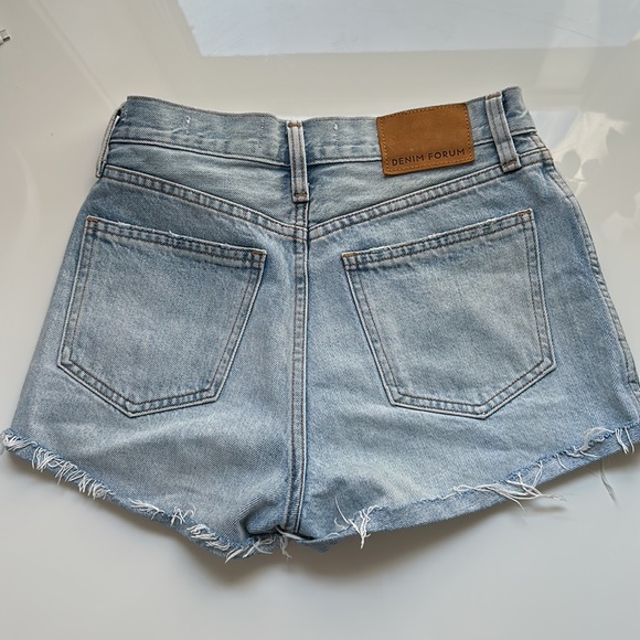 Aritzia Denim Forum Farrah Cheeky Short Size 25 - Picture 2 of 4